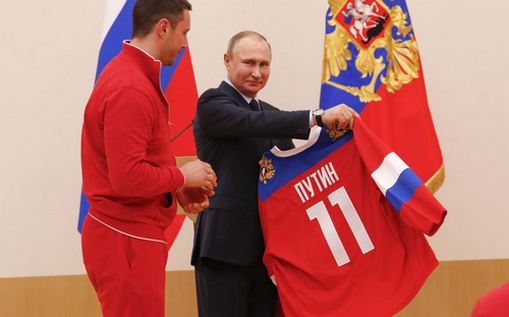 Кабаєва заявила, що російські спортсмени зобов'язані служити Путіну